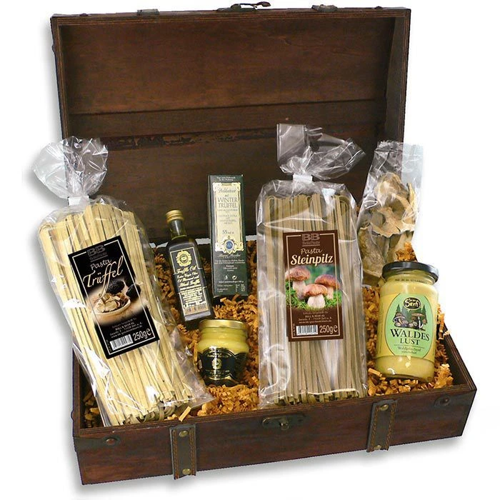 Geschenkset Schatzkiste Pasta, Bandnudel- Und Pilz-Spezialitäten In Holztruhe 1 Geschenkset Schatzkiste Pasta, Bandnudel- Und Pilz-Spezialitäten In Holztruhe